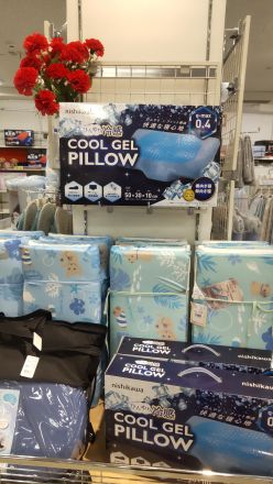 オークワ湯浅店に『ひんやり枕』入荷しました。_