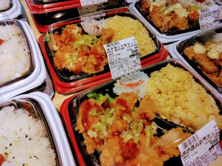 おすすめ惣菜　　　　　　　　　　　　　　　「油淋鶏と炒飯セット」
