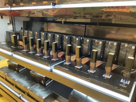 化粧品コーナーより【KATE 月夜の海月】