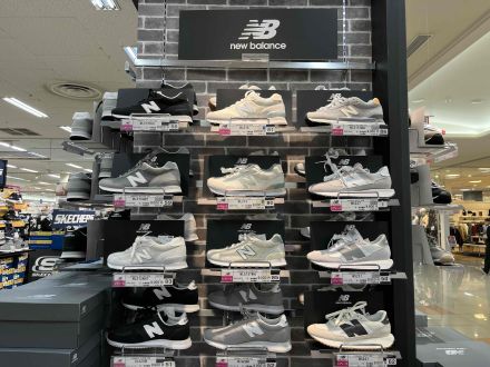1階靴売場ニューバランス20%offのご案内