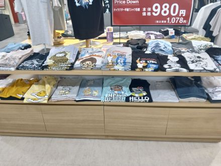 イオン下田店1階　ダブルフォーカス売場　キャラクターTシャツ集合