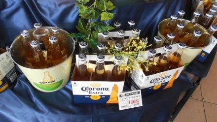 人気のコロナビール　正面入り口前にて販売中！！_