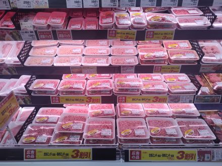水曜市はお肉がお買い得！_