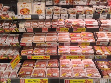 水曜日はお肉がお買い得！_