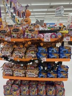 ハロウィンお菓子沢山揃えております～(^^♪_